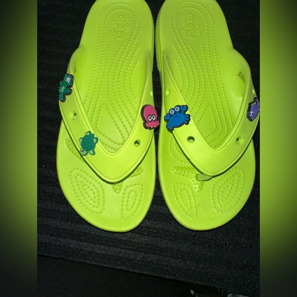 Cute Crocs Limeade Iconic Comfort Flip Flops - Sz 8M/10W- With Charms!